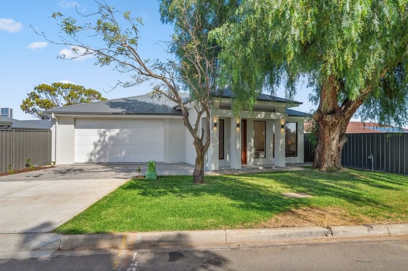 15 Paxton Court, Redwood Park - Image 1
