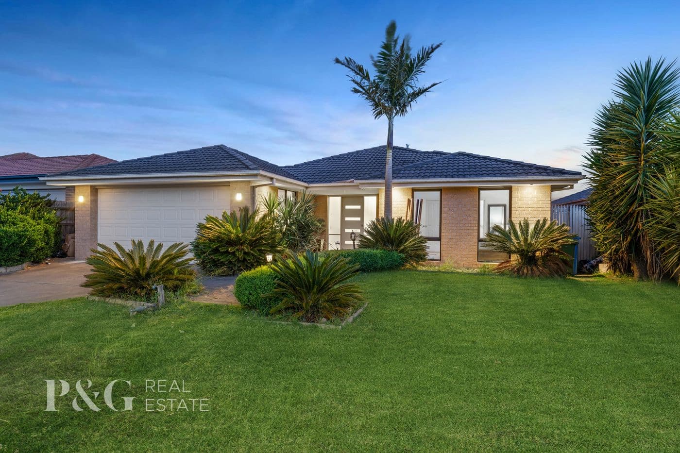 7 Arnica Close, Hampton Park - Image 1