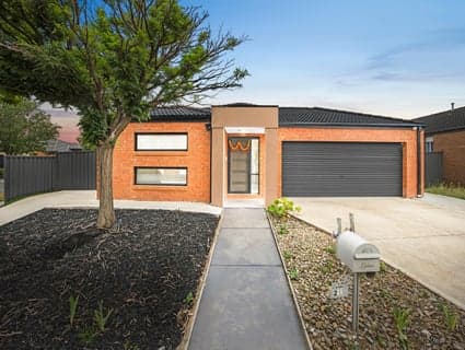 21 Clematis Crescent, Manor Lakes - Image 1