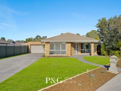 12 Loganberry Close, Cranbourne North - Image 1