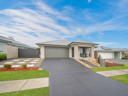 20 Brooker Drive, North Rothbury - Image 1