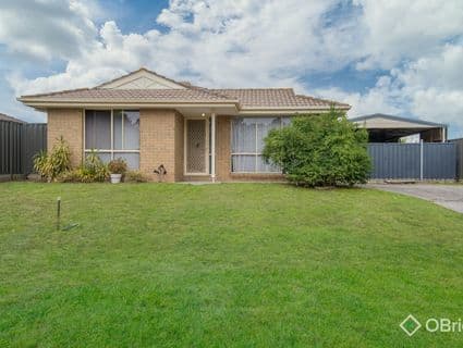 8 Forsyth Court, Cranbourne North - Image 1