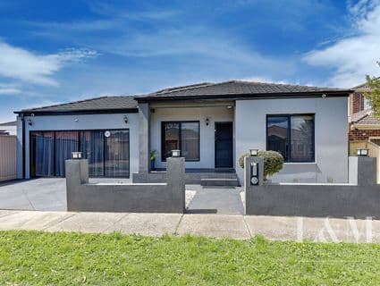 16 Wattlebird Street, Roxburgh Park - Image 1
