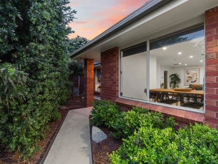 6 Chisholm Place, Lloyd - Image 1
