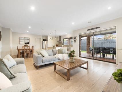 8 Illawarra Avenue, Clyde - Image 1
