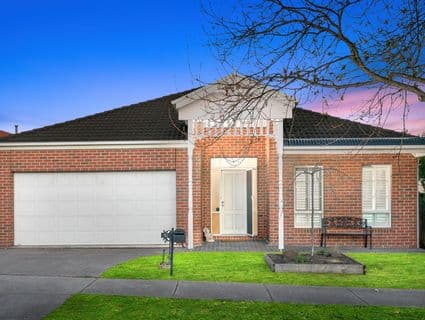 10 Oakville Place, Craigieburn - Image 1