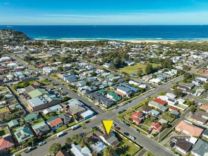 9 Woods Street, Redhead - Image 1