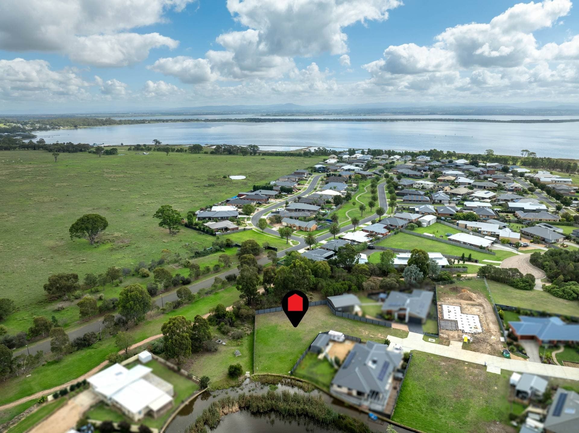 RARE LAKESIDE ALLOTMENT IN TIGHTLY HELD TOONALOOK WATERS, Paynesville
16 Magnolia Way VIC, Paynesville 16 Magnolia Way - Image 1