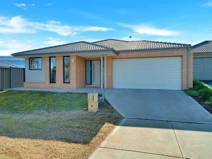 2 Yass Court, Manor Lakes - Image 1