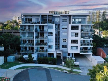 10/33-35 Saltair Street, Kings Beach - Image 1