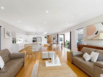 6 Lucinda Avenue, Wamberal - Image 1