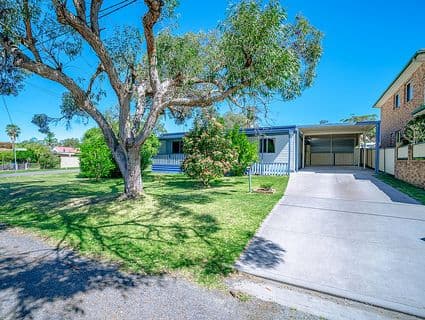 27 Warrina Avenue, Summerland Point - Image 1