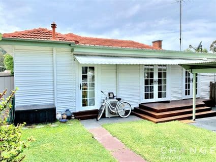 404, East Gosford - Image 1