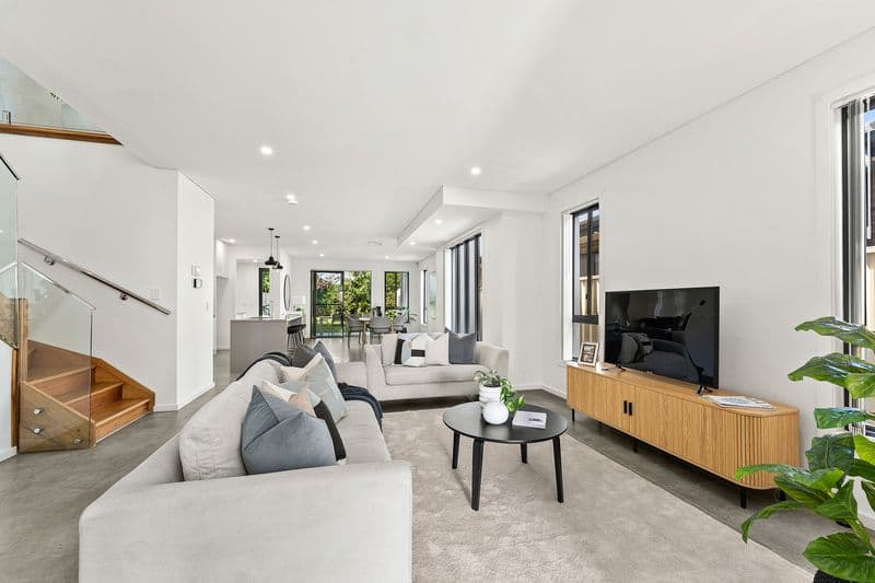 8b Renown Avenue, Miranda, Miranda - Image 1