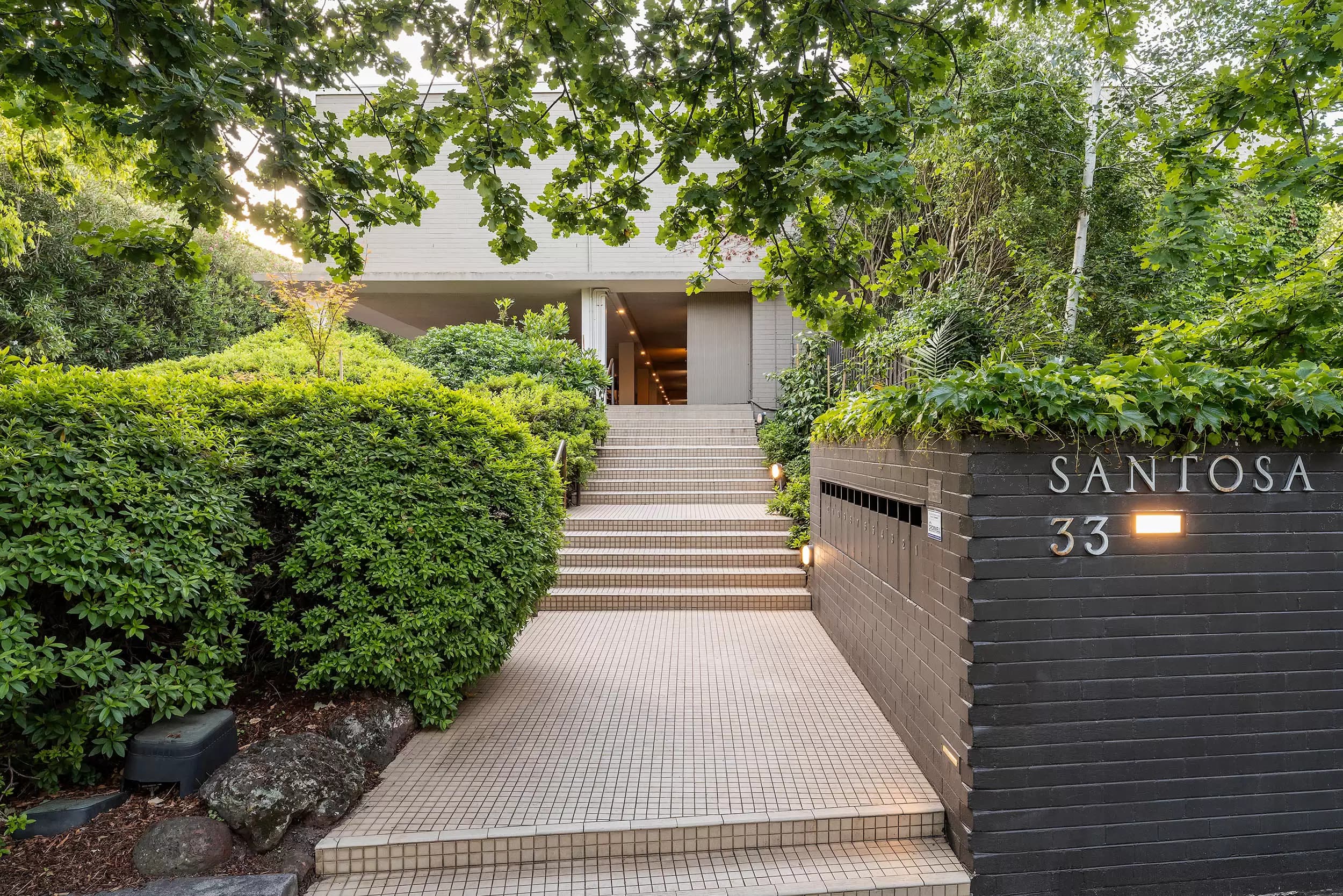 2/33 Albany Road, Toorak, Toorak - Image 1