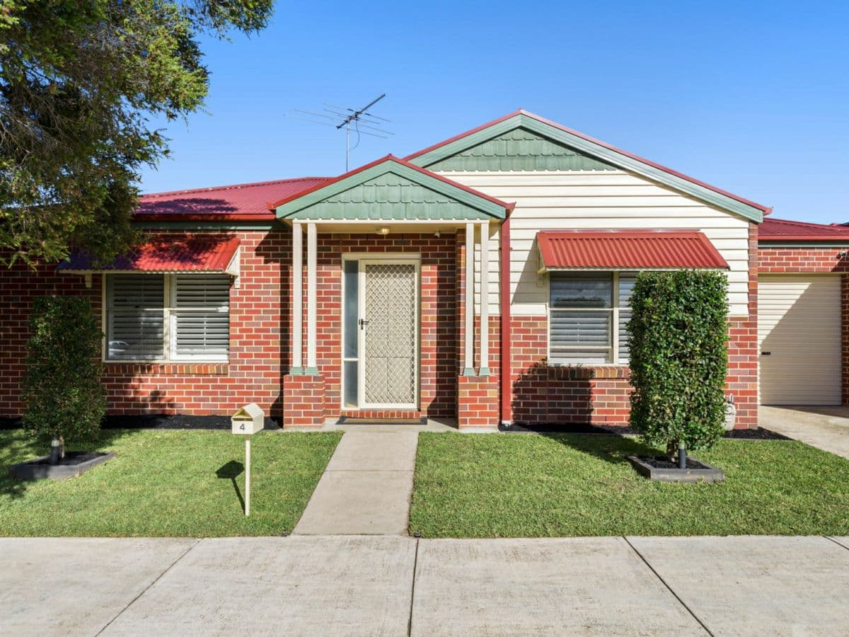 4 Ursa Street, BELMONT, Belmont - Image 1