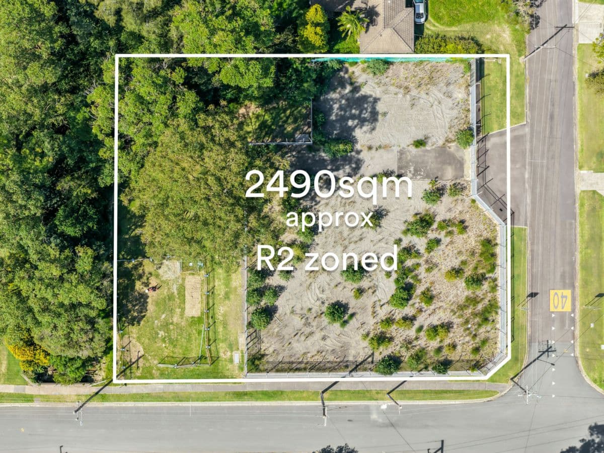 37 Fenton Avenue, TORONTO, Toronto - Image 1