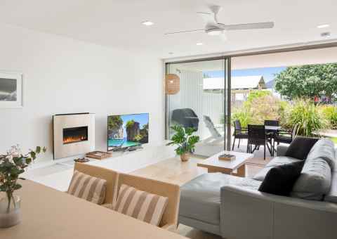 Unit 7, 1 Rainbow Beach Road, Rainbow Beach, Rainbow Beach - Image 1