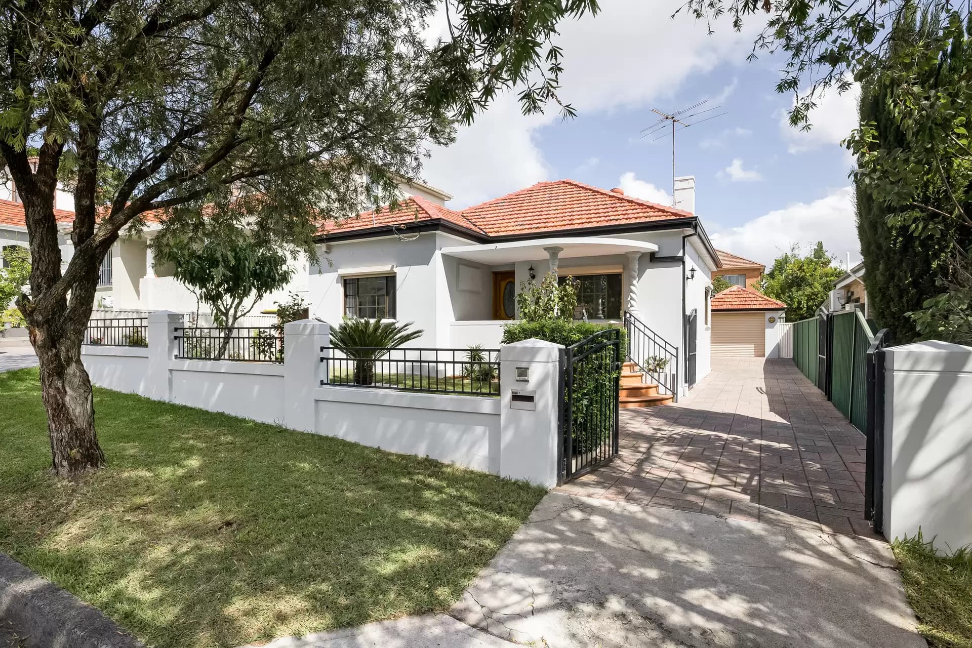 8 Hansen Avenue, Earlwood - Image 1