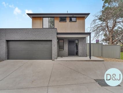 4/1 Sutton Crescent, Carrum Downs - Image 1