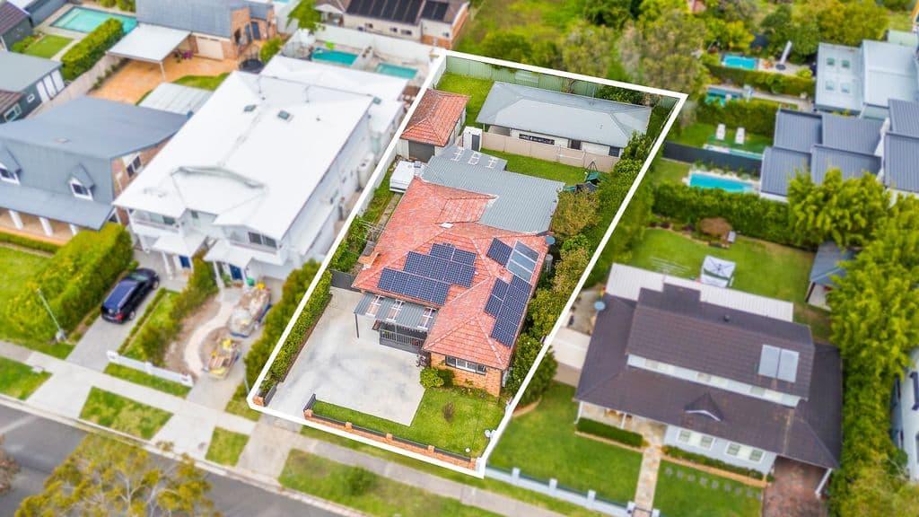 306 Burraneer Bay Road, Caringbah South - Image 1