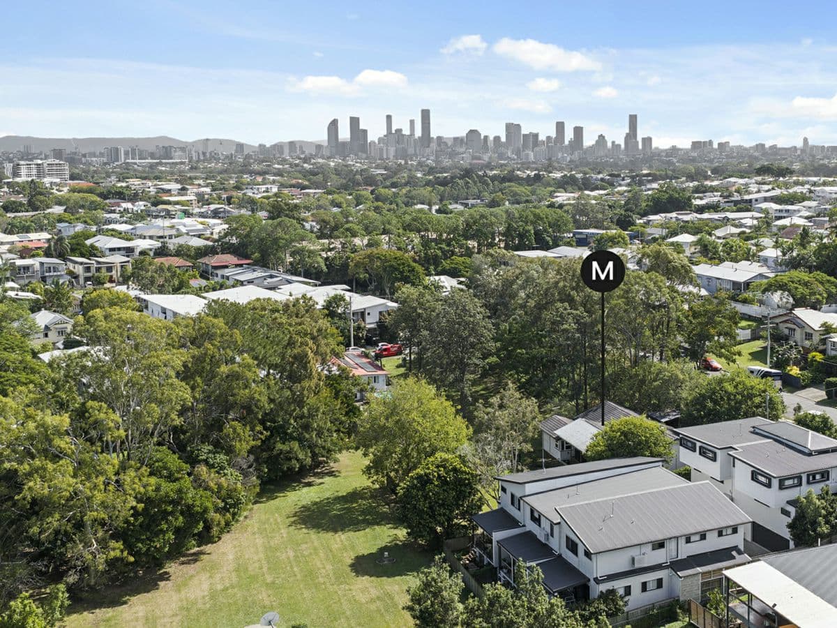 19 Noble Street, CAMP HILL, Camp Hill - Image 1