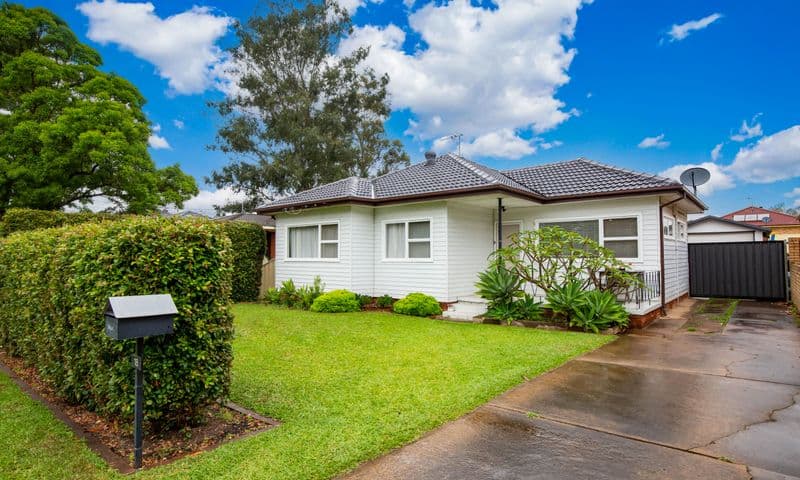 18 Epping Close, CAMBRIDGE PARK, Cambridge Park - Image 1