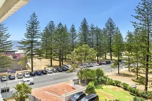 Main Beach, Main Beach - Image 1