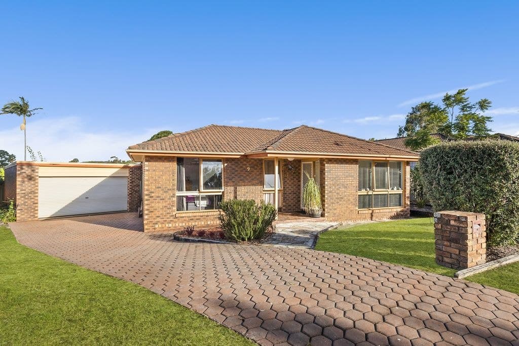 9 Huxley Drive, Horsley - Image 1