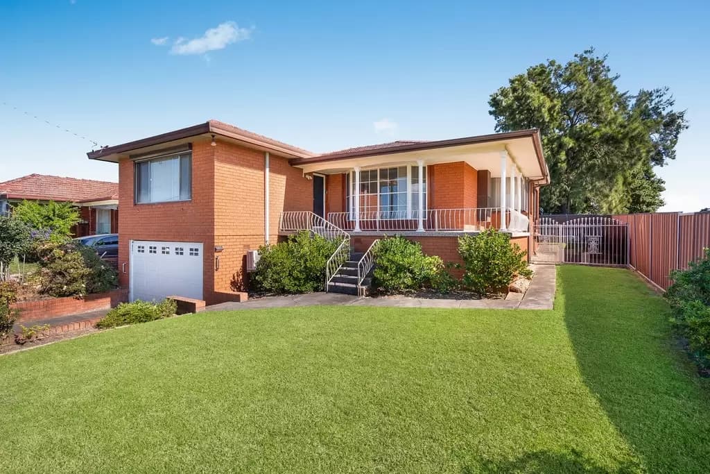 7 Usher Crescent, Sefton, Sefton - Image 1