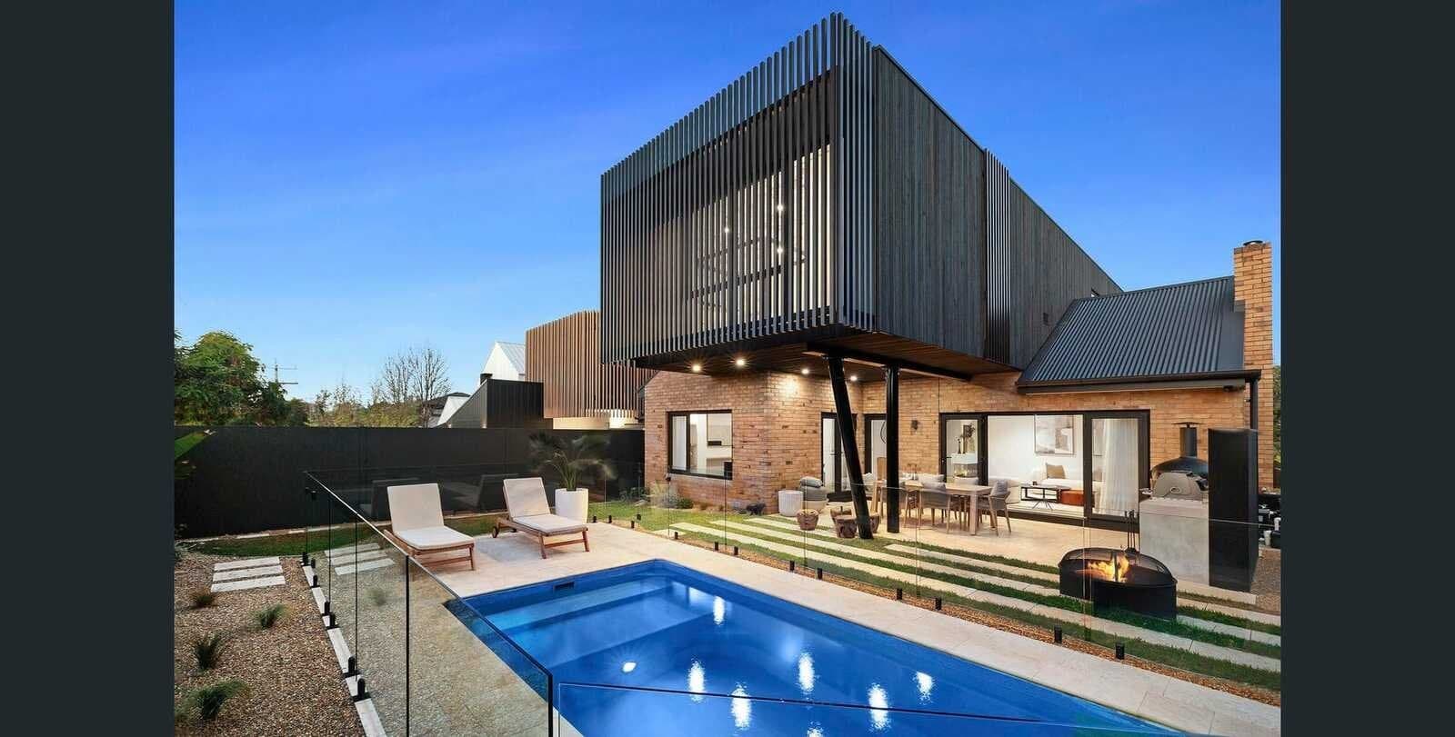 18 Charming Street, Hampton East - Image 1