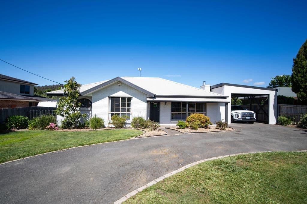 5 Glover Avenue, Blackstone Heights - Image 1