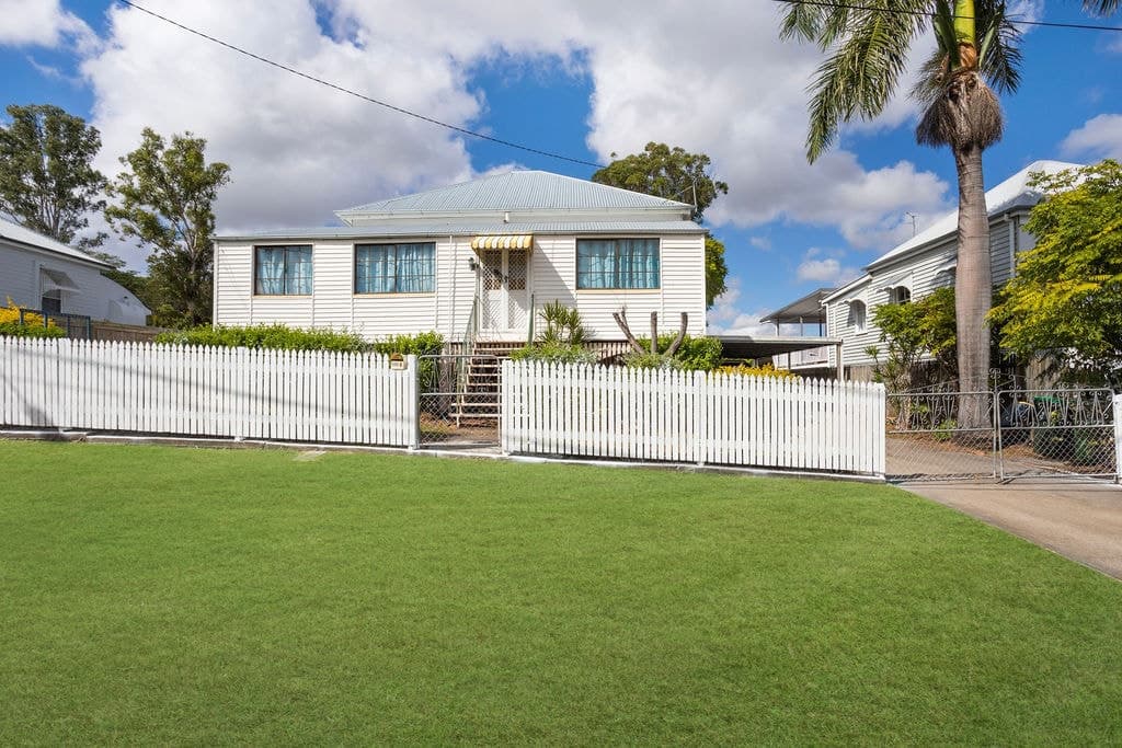 8 Williams Street E, Woodend - Image 1