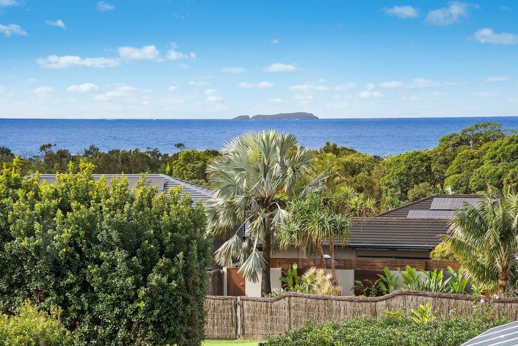 21 Split Solitary Road, Sapphire Beach - Image 1