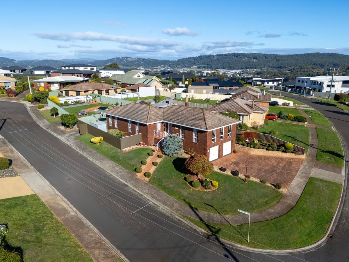 11 Skyline Drive, East Devonport - Image 1