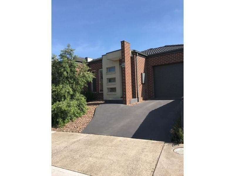 1/42 Bridlepath Drive, Truganina VIC, Truganina - Image 1