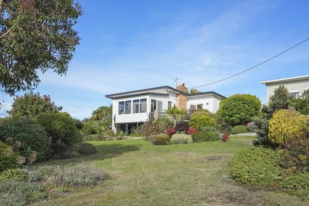 13 Frances Street, Bridport - Image 1