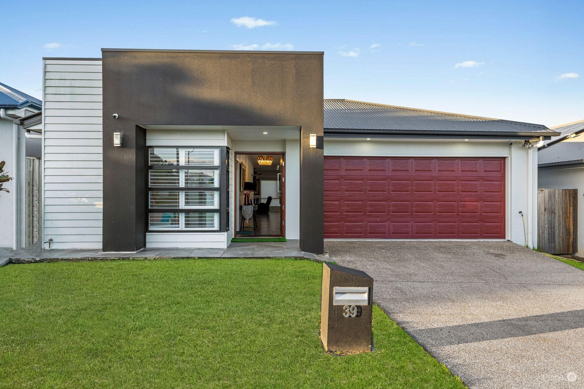 39 Palatial Crescent, Griffin - Image 1