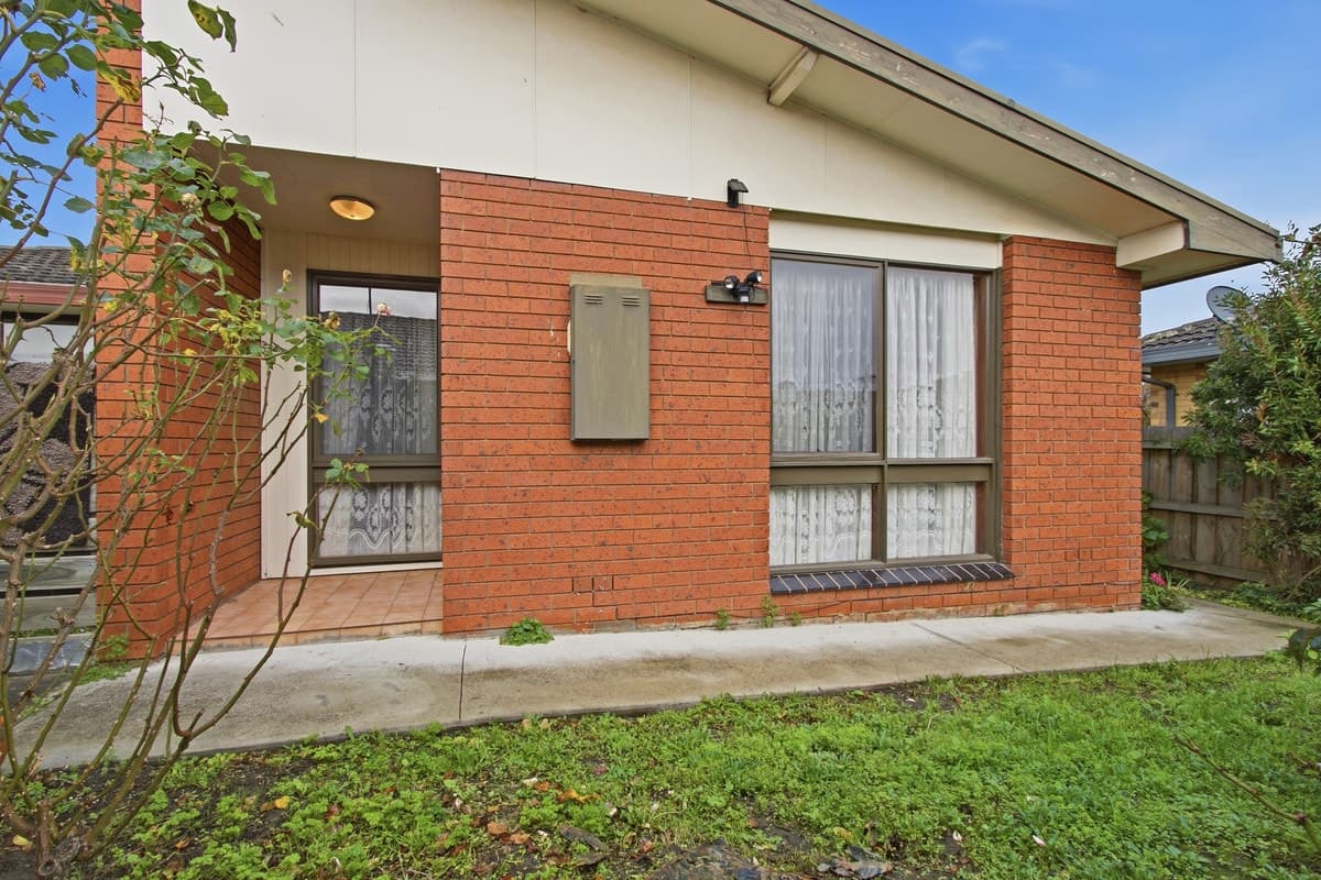 2 / 17 Sinclair Avenue, Morwell VIC 3840, Morwell - Image 1