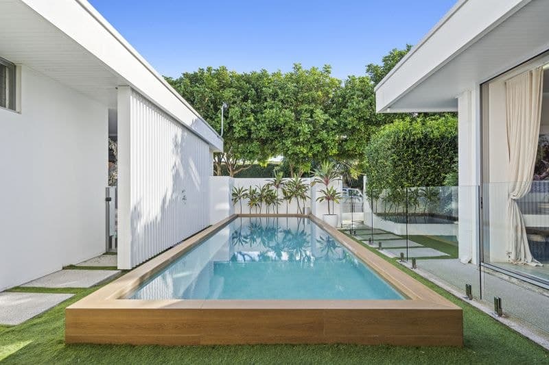 6 Maxime Court, Isle Of Capri - Image 1