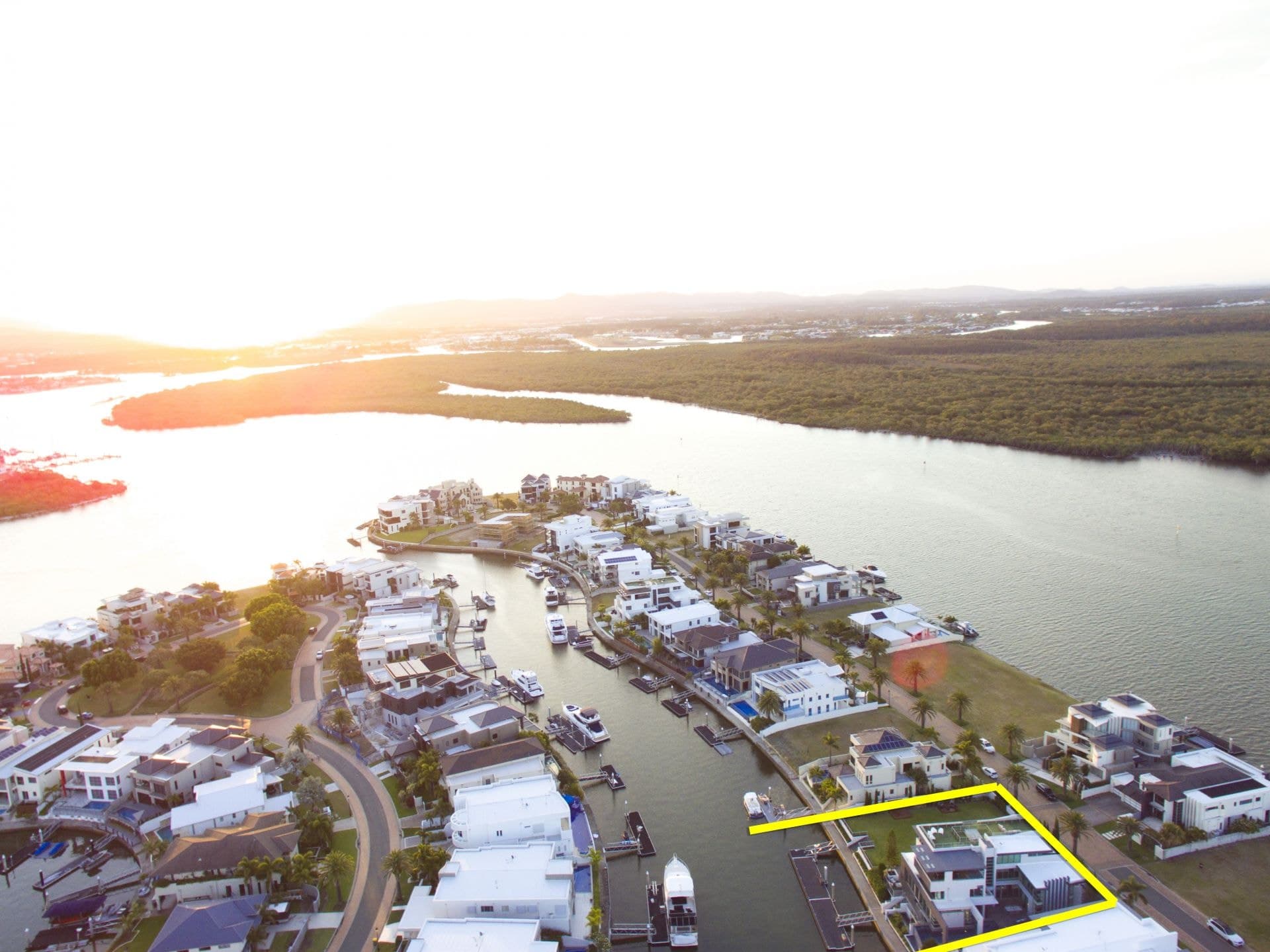 12 Knightsbridge Parade West, Sovereign Islands - Image 1