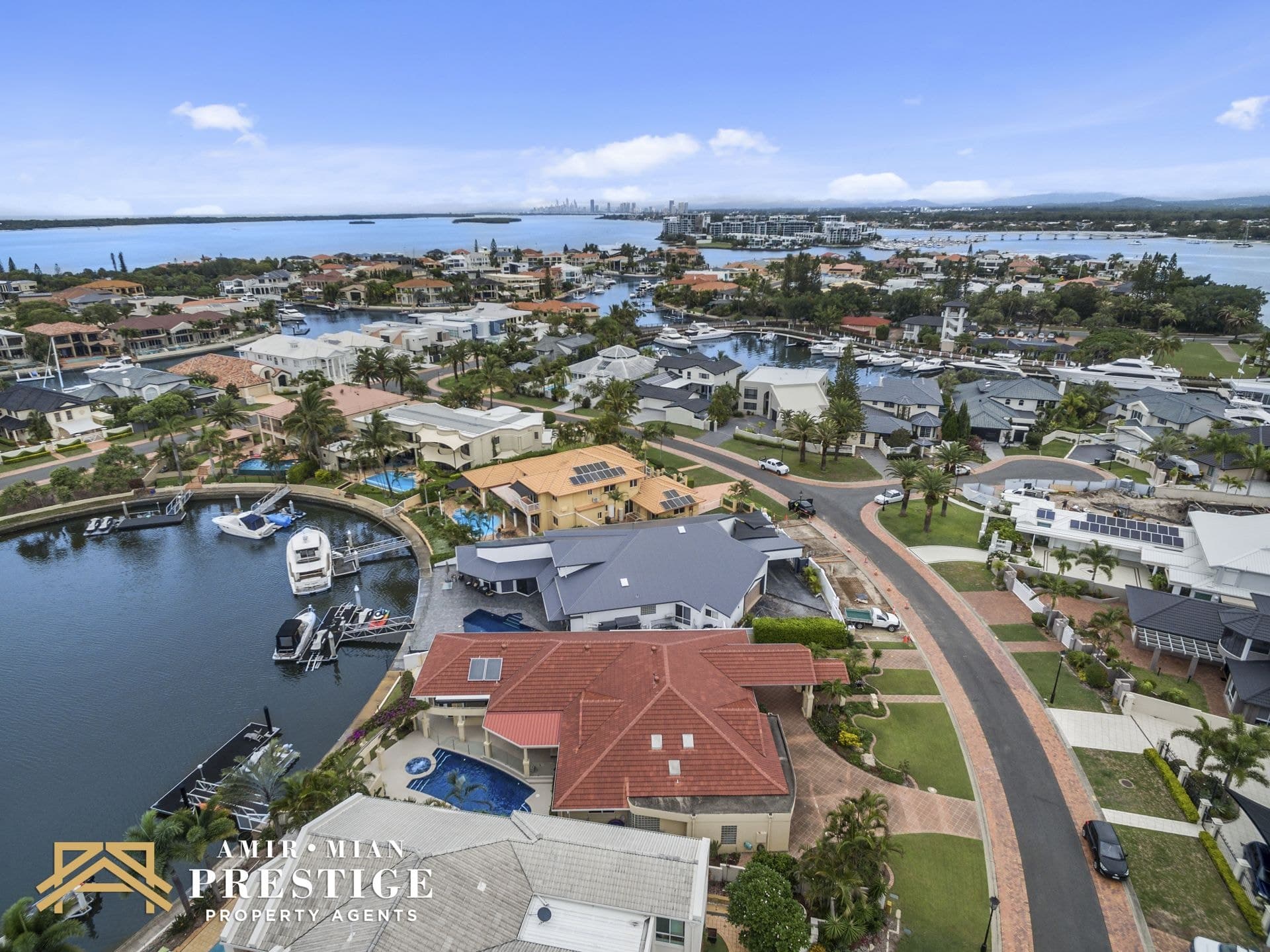 9 Excalibur Court, Sovereign Islands - Image 1