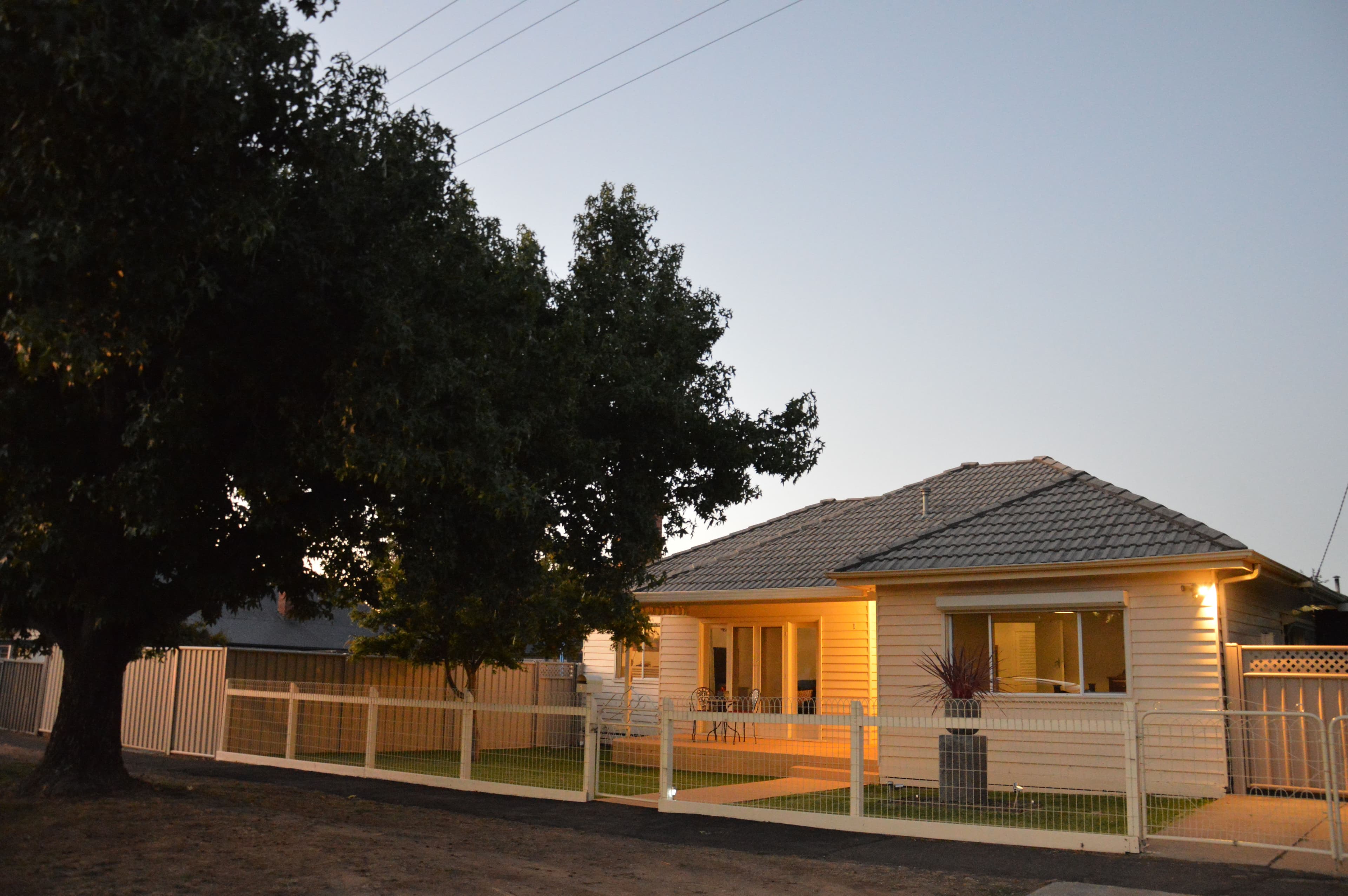 GREAT SIZED FAMILY HOME OR INVESTMENT - POSITION AND VALUE, Great Sized Family Home Or Investment - Position And Value - Image 1