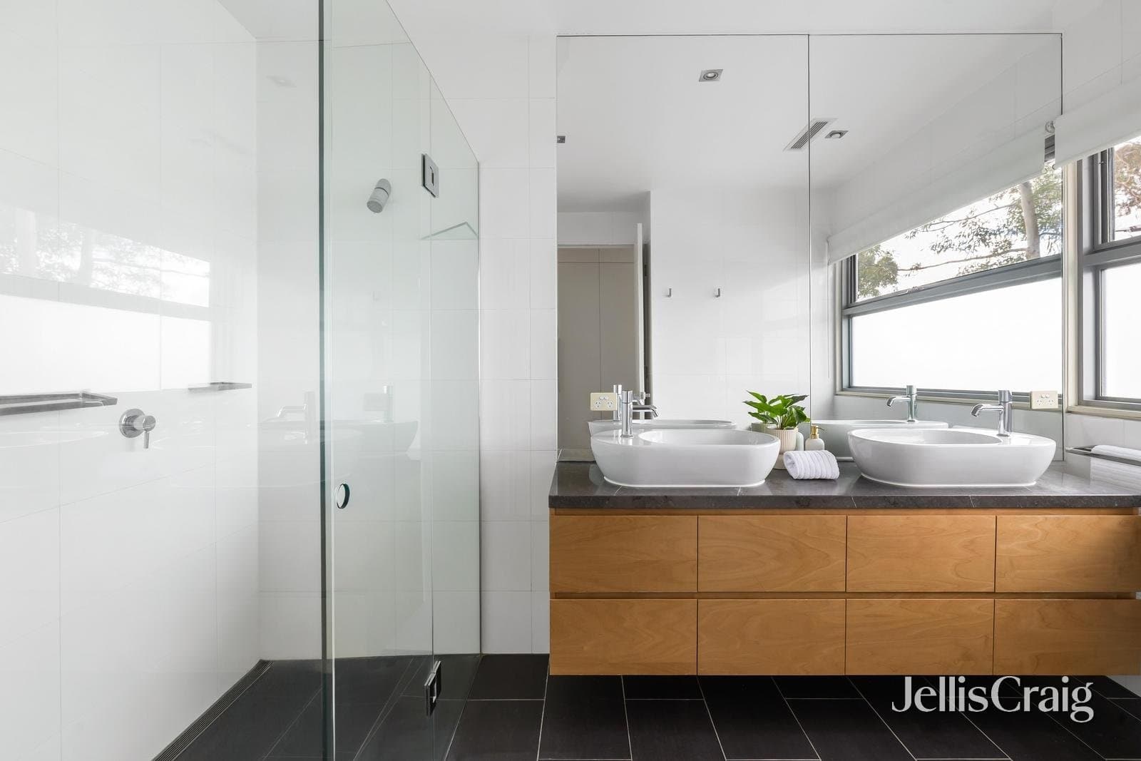 1 Brazier Grove, Kew, Kew - Image 1