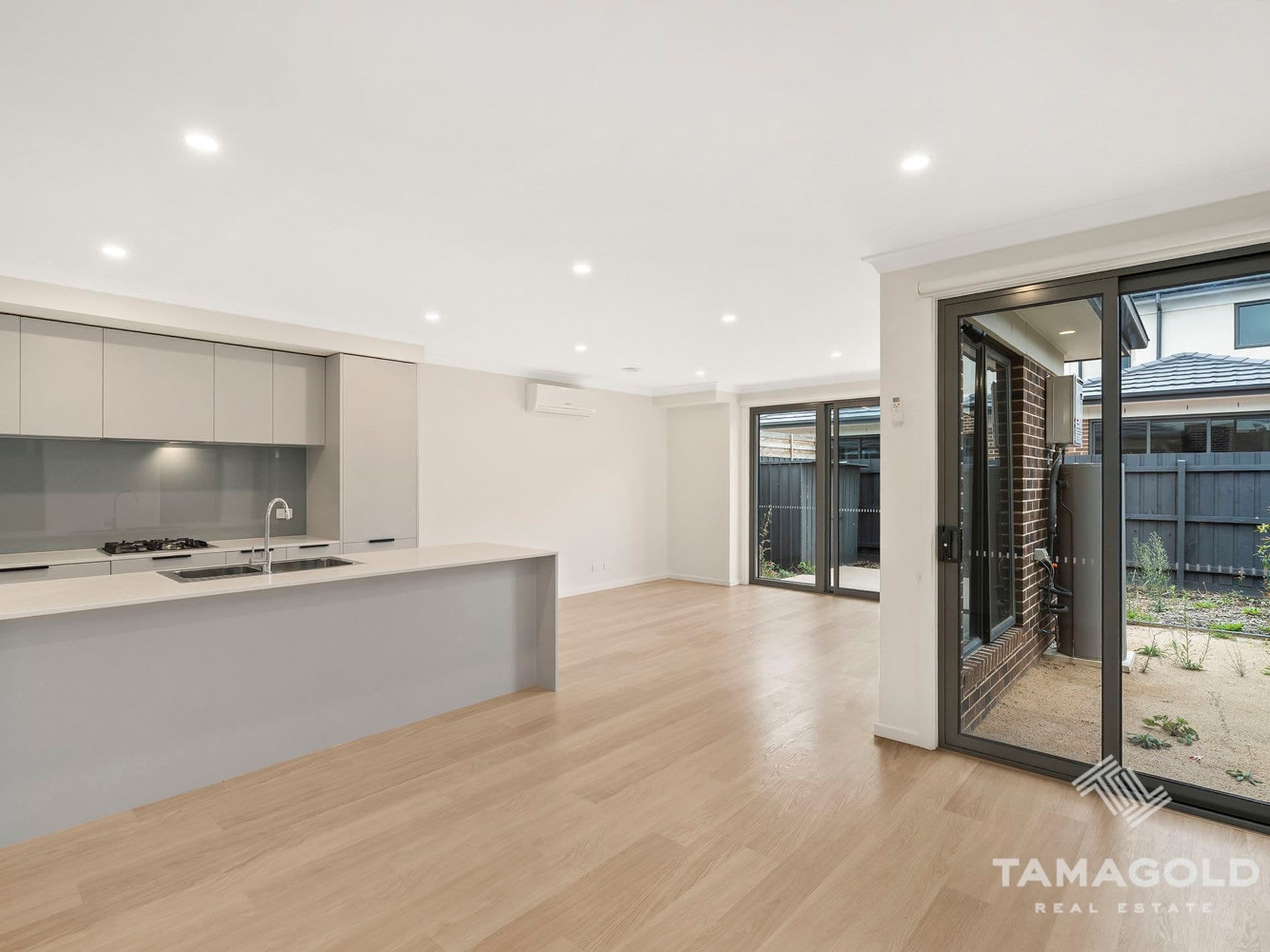 NARRE WARREN, Narre Warren - Image 1