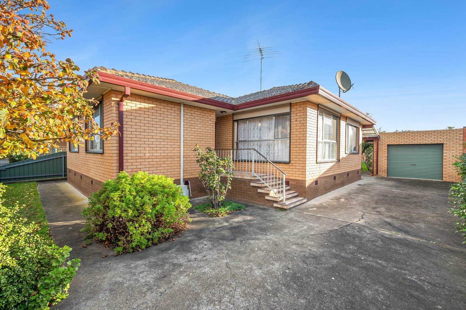 27 Willow Crescent, BELL PARK, Bell Park - Image 1