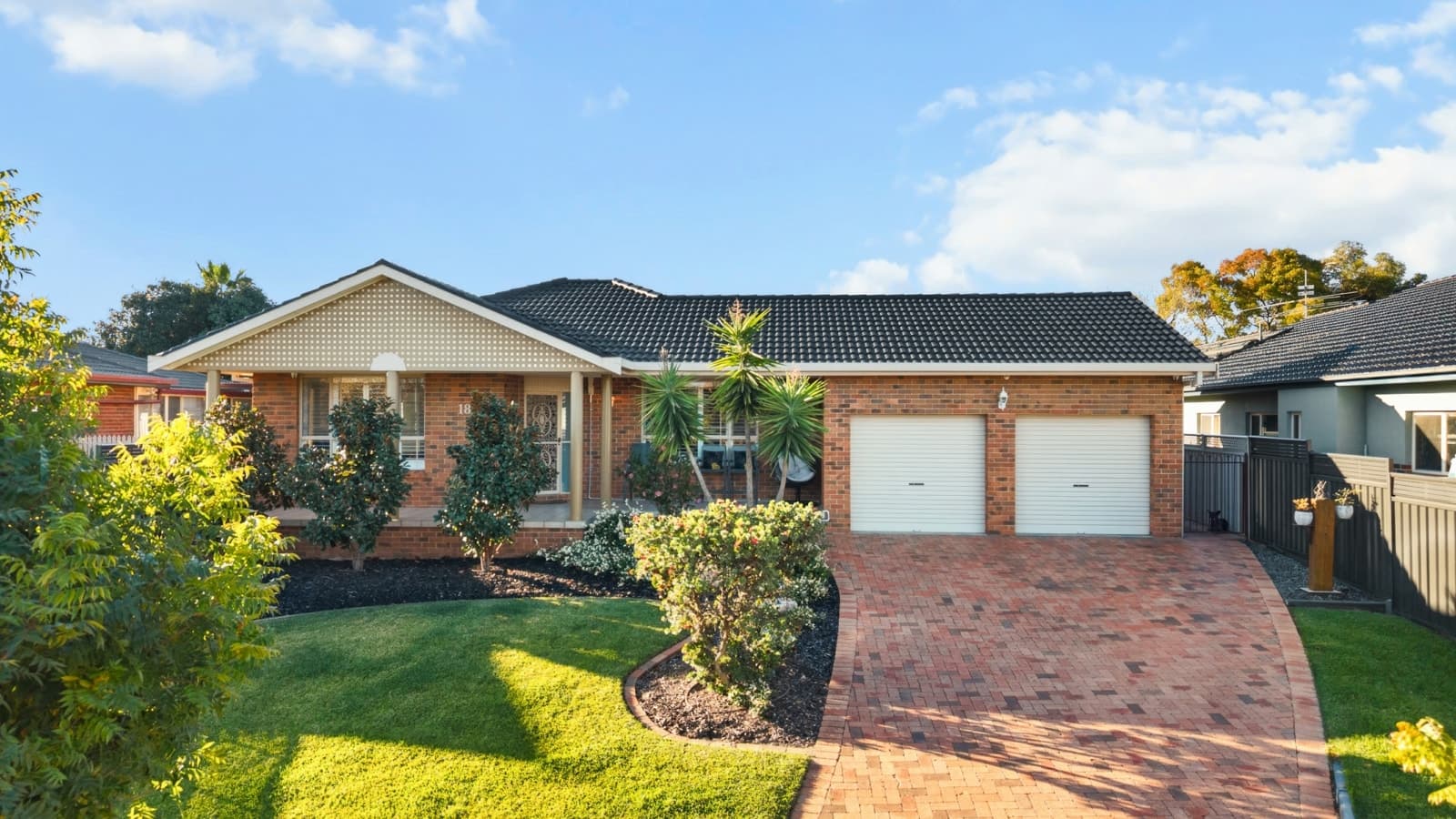 18 Overlanders Way, TAMWORTH, Tamworth - Image 1