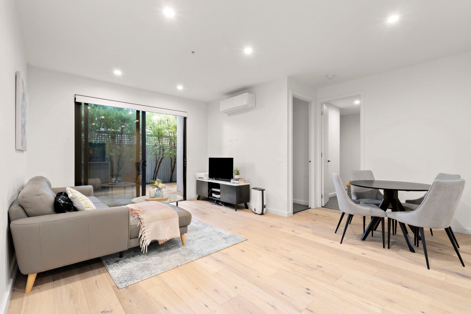 2/15 Hamilton Street, Bentleigh, Bentleigh - Image 1