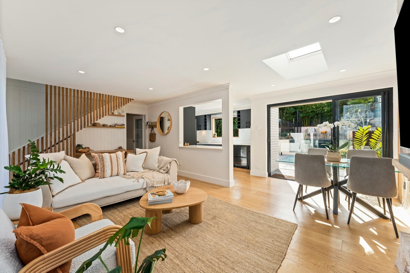 6/11 Cochrane Road, THIRROUL, Thirroul - Image 1