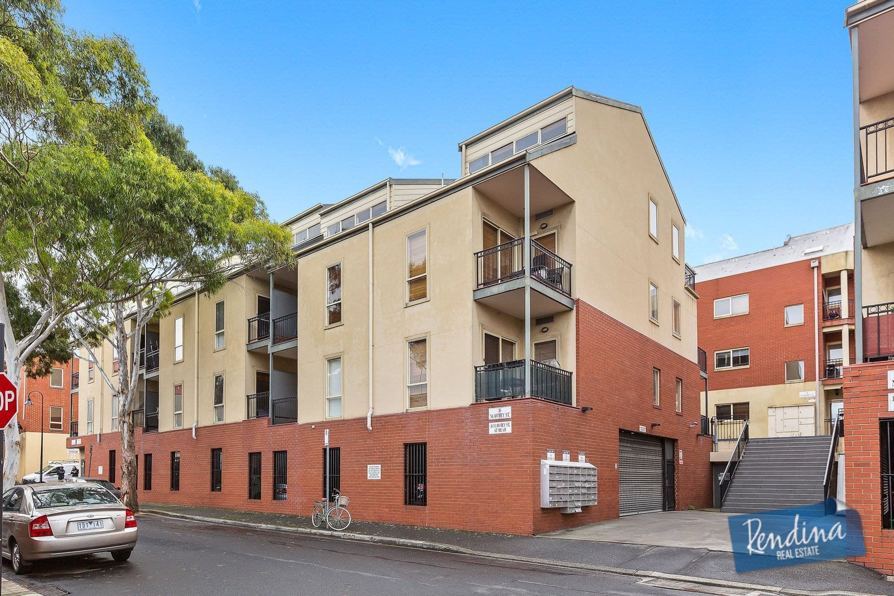 na, Kensington - Image 1